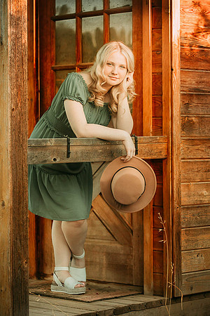 Natalie D - Class of 2023 -Natalie D - Class of 2023 - Cheney High School - IMG_6273 - September 05, 2022 - ©Radiant Photography by Selina - Selina Gilchrist - September 05, 2022 - Radiant Photography
