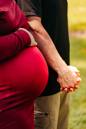 Shelby & Sterling - maternity - IMG_2553 - July 05, 2023 - Radiant Photography by Selina-Selina Gilchrist