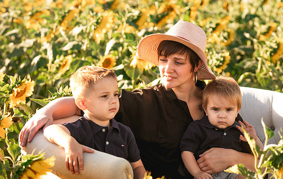 Andy Rowan & Sora - Sunflowers 2023 - IMG_2902 - July 17, 2023 - Radiant Photography by Selina-Selina Gilchrist