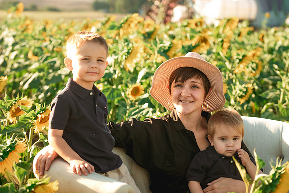 Andy Rowan & Sora - Sunflowers 2023 - IMG_2905 - July 17, 2023 - Radiant Photography by Selina-Selina Gilchrist