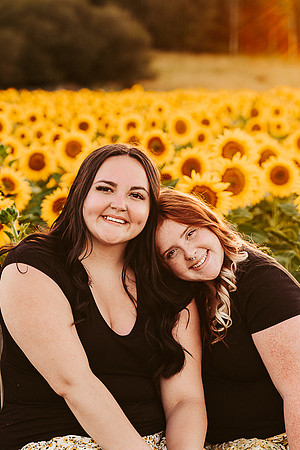 Erika & Kaitlynn - Sunflowers Best Friends -IMG_0366 - July 31, 2022 - ©Radiant Photography by Selina - Selina Gilchrist