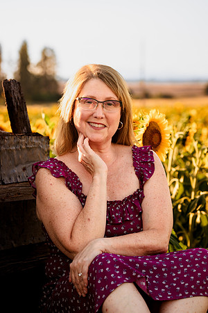 Kelly Anderson_sunflowers - IMG_5101 - July 23, 2023 - Radiant Photography by Selina-Selina Gilchrist