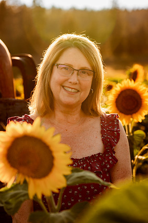 Kelly Anderson_sunflowers - IMG_5127 - July 23, 2023 - Radiant Photography by Selina-Selina Gilchrist
