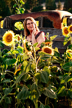 Kelly Anderson_sunflowers - IMG_5136 - July 23, 2023 - Radiant Photography by Selina-Selina Gilchrist