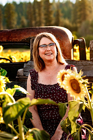 Kelly Anderson_sunflowers - IMG_5132 - July 23, 2023 - Radiant Photography by Selina-Selina Gilchrist