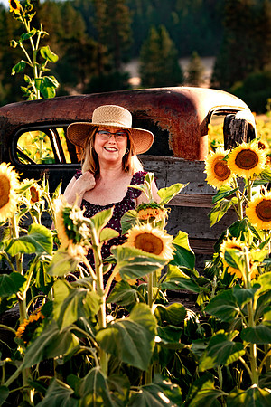 Kelly Anderson_sunflowers - IMG_5141 - July 23, 2023 - Radiant Photography by Selina-Selina Gilchrist