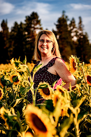 Kelly Anderson_sunflowers - IMG_5166 - July 23, 2023 - Radiant Photography by Selina-Selina Gilchrist