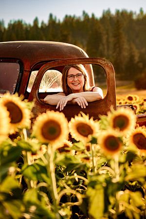 Kelly Anderson_sunflowers - IMG_5168 - July 23, 2023 - Radiant Photography by Selina-Selina Gilchrist