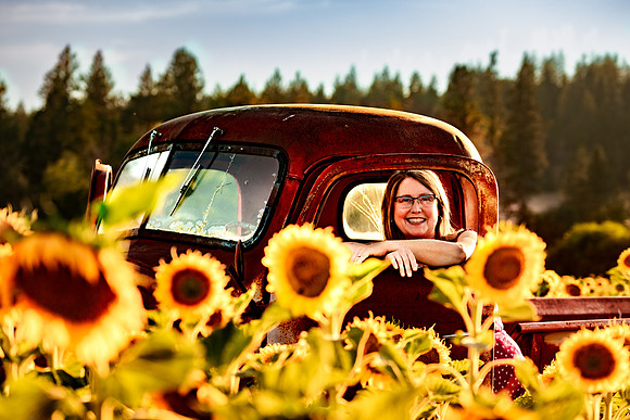 Kelly Anderson_sunflowers - IMG_5172 - July 23, 2023 - Radiant Photography by Selina-Selina Gilchrist