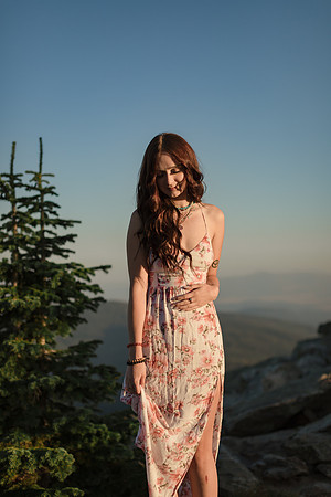 IMG_7379 -  Lauren Y - Class of 2022 - Mt Spokane Vista House -September 05, 2021 - ©Radiant Photography by Selina - Selina Gilchrist_