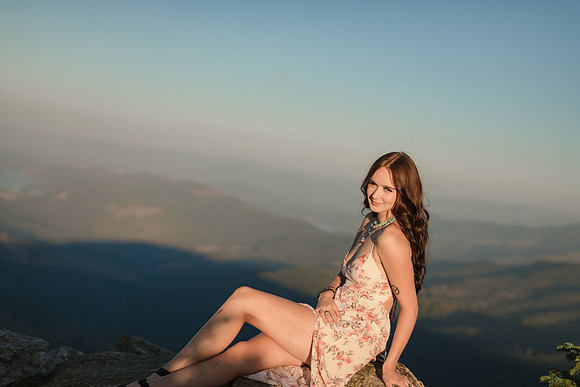 IMG_7409 -  Lauren Y - Class of 2022 - Mt Spokane Vista House -September 05, 2021 - ©Radiant Photography by Selina - Selina Gilchrist_