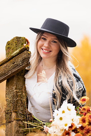 Natalee H - Class of 2022 - IMG_1147 - October 24, 2021 - Radiant Photography by Selina - Selina Gilchrist