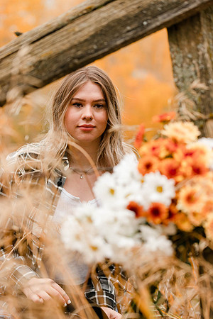 Natalee H - Class of 2022 - IMG_1188 - October 24, 2021 - Radiant Photography by Selina - Selina Gilchrist