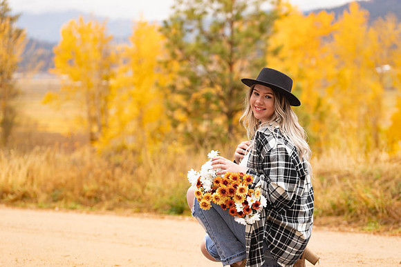 Natalee H - Class of 2022 - IMG_1277 - October 24, 2021 - Radiant Photography by Selina - Selina Gilchrist