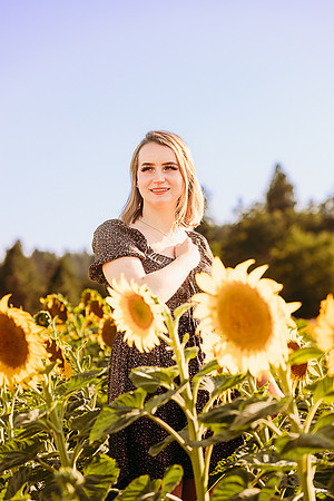 Jena M - Class of 2023 - Half Moon Blooms -IMG_5632 - August 05, 2022 - ©Radiant Photography by Selina - Selina Gilchrist