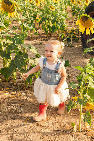 IMG_7480 - Vonna & Stacy friends - Half Moon Blooms - July 28, 2021 - ©Radiant Photography by Selina - Selina Gilchrist_
