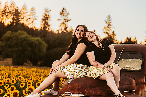 Erika & Kaitlynn - Sunflowers Best Friends -IMG_0382 - July 31, 2022 - ©Radiant Photography by Selina - Selina Gilchrist