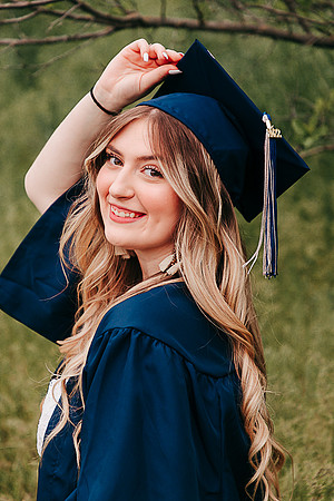 Maddy B Spring - Class of 2022 - IMG_3560 - May 26, 2022 - ©Radiant Photography by Selina - Selina Gilchrist