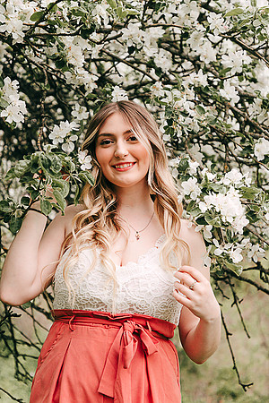 Maddy B Spring - Class of 2022 - IMG_3585 - May 26, 2022 - ©Radiant Photography by Selina - Selina Gilchrist