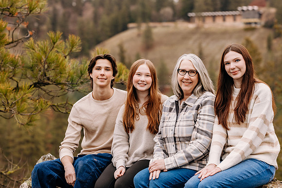 Barb S Family - 12-08-2024 - AW2A7493 - ©Selina Gilchrist