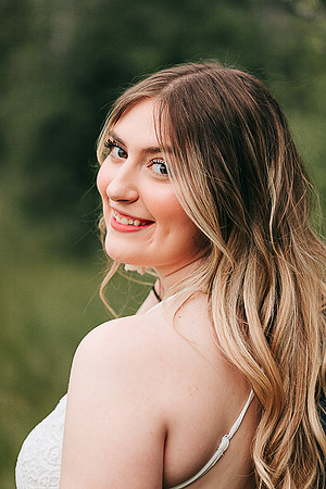 Maddy B Spring - Class of 2022 - IMG_3855 - May 26, 2022 - ©Radiant Photography by Selina - Selina Gilchrist