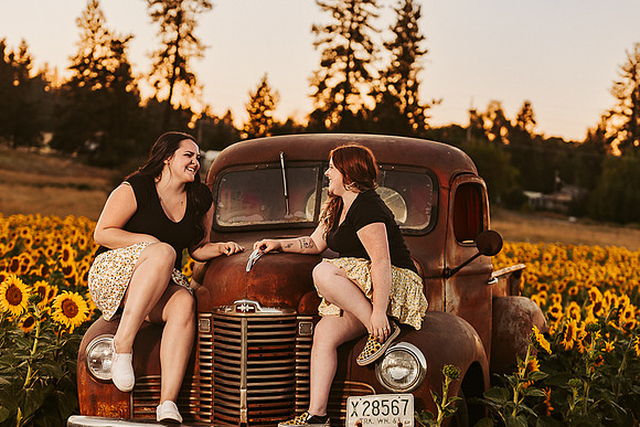 Erika & Kaitlynn - Sunflowers Best Friends -IMG_0397 - July 31, 2022 - ©Radiant Photography by Selina - Selina Gilchrist